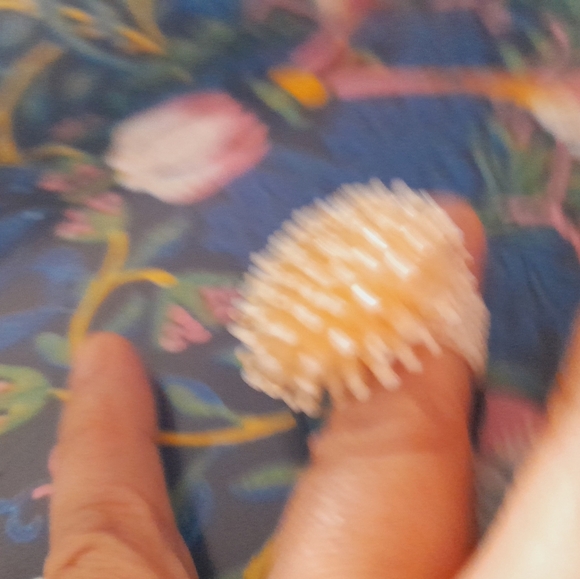 Mother Of Pearl Tone Cream Starburst Cluster Stretchy Ring - Picture 13 of 16